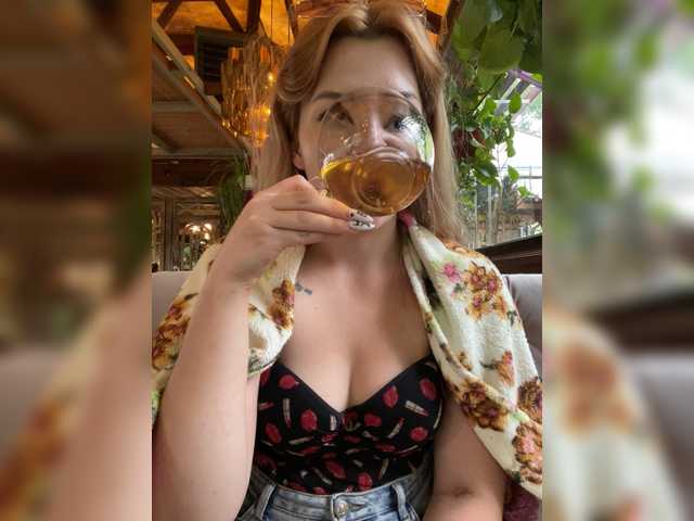 MiaDiva live cam on BongaCams