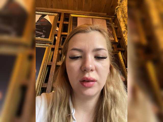 MiaDiva live cam on BongaCams