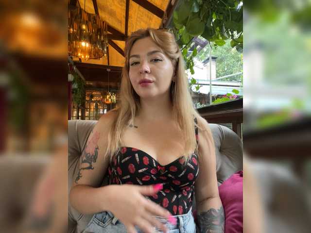MiaDiva live cam on BongaCams