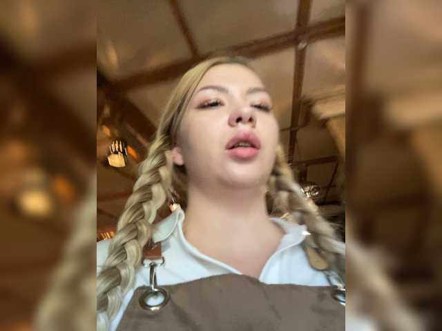 MiaDiva live cam