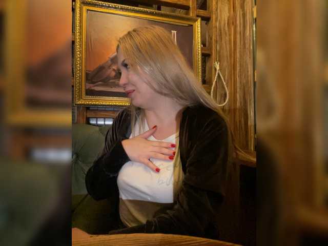 MiaDiva, en directo ahora en BongaCams