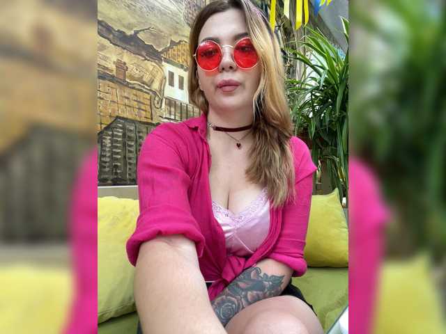 MiaDiva live webcam show