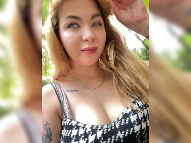 MiaDiva live cam on BongaCams