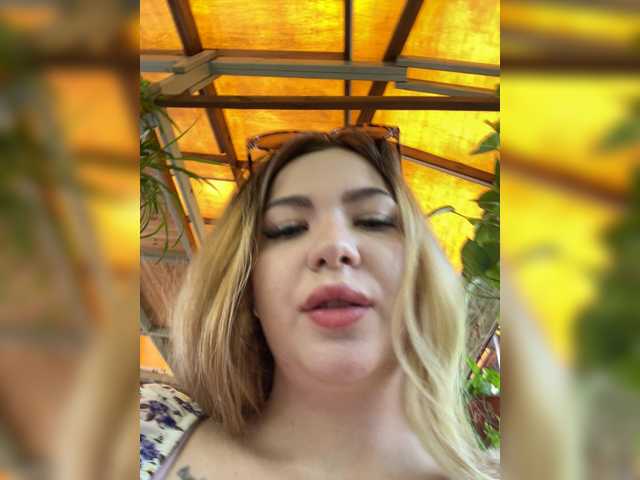 MiaDiva live cam on BongaCams