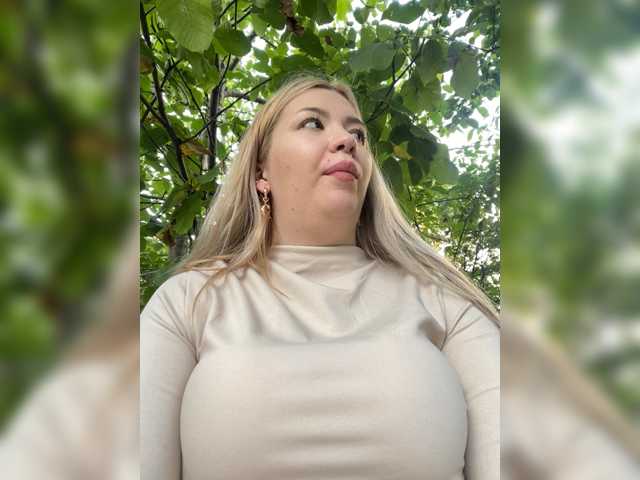 MiaDiva live cam on BongaCams