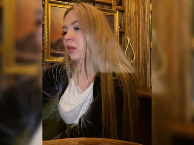MiaDiva, en vivo ahora en BongaCams
