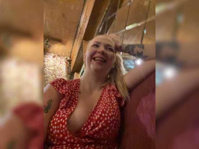 MiaDiva live cam on BongaCams