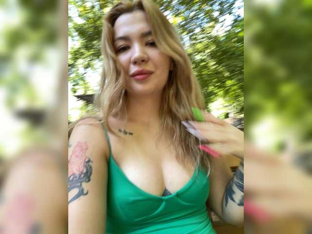 MiaDiva live cam on BongaCams