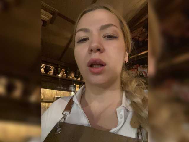 MiaDiva live cam preview