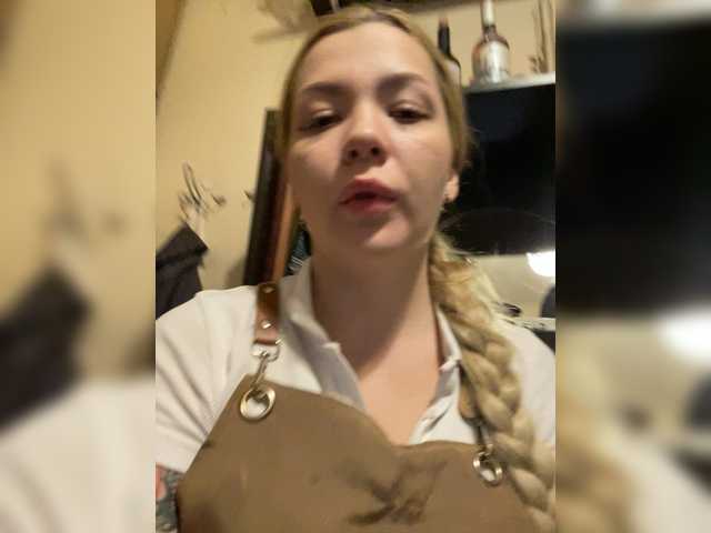 MiaDiva live cam preview