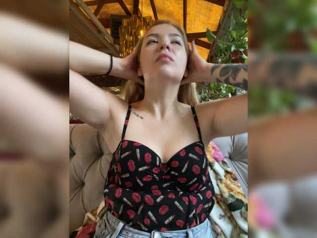 MiaDiva live cam on BongaCams
