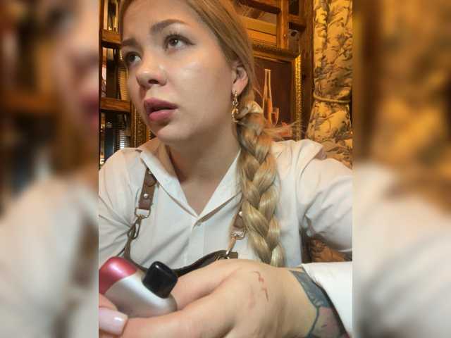 MiaDiva live cam on BongaCams