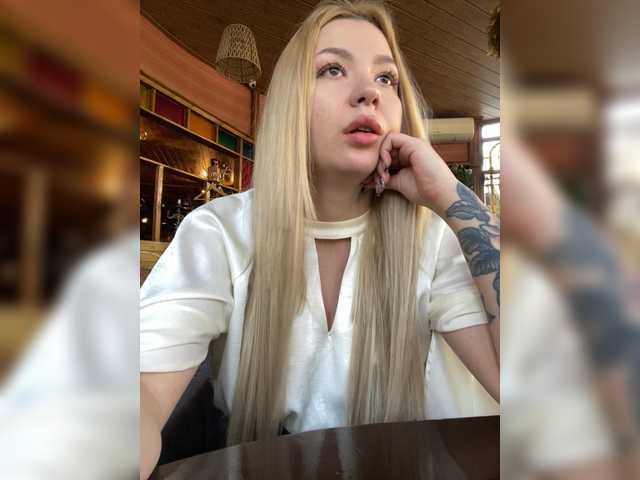 MiaDiva live cam on BongaCams
