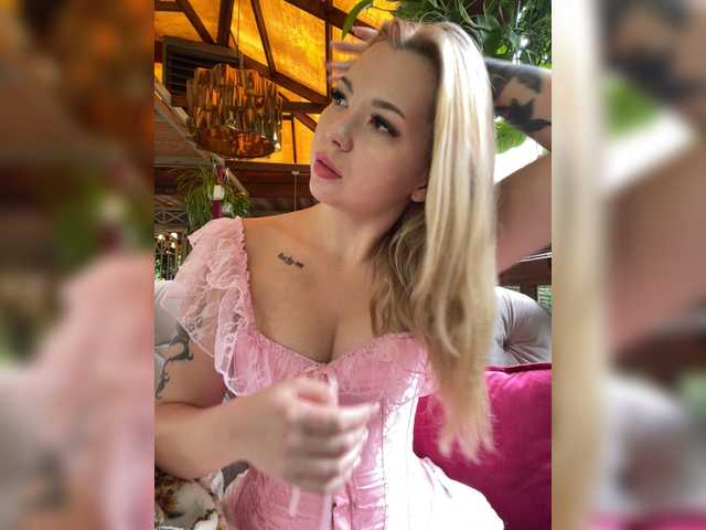 MiaDiva live cam on BongaCams