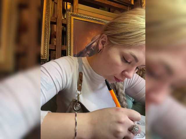 MiaDiva live cam