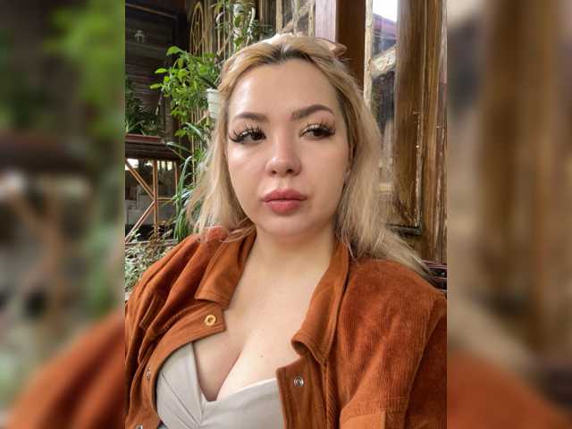 MiaDiva live cam on BongaCams