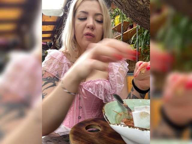 MiaDiva, en directo ahora en BongaCams