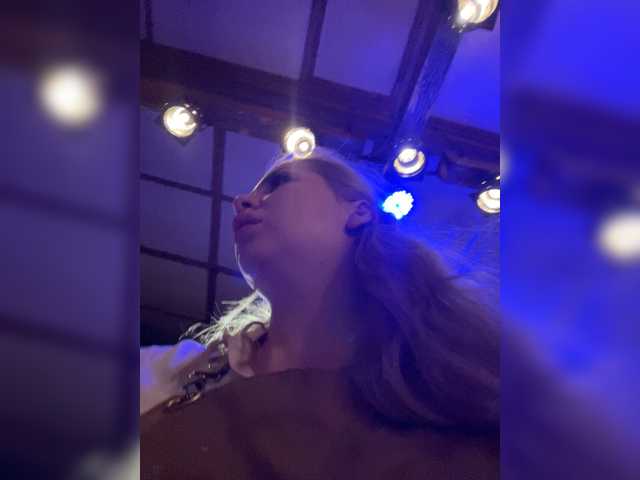 MiaDiva live cam on BongaCams