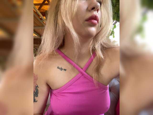 MiaDiva live cam on BongaCams