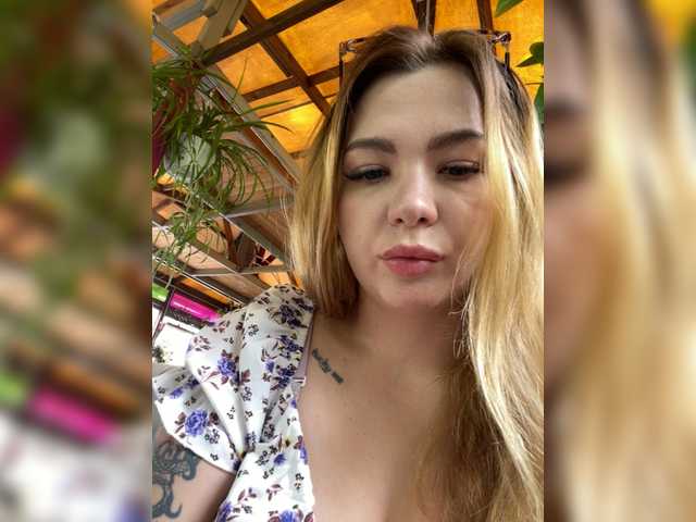 MiaDiva live cam on BongaCams