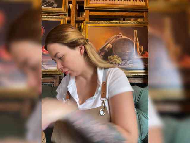 MiaDiva Live Webcam on BongaCams