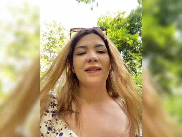 MiaDiva Live Webcam on BongaCams