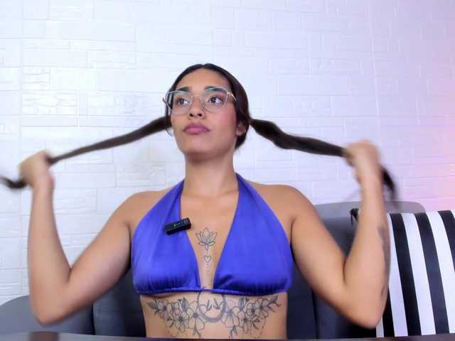 aria-blom live cam on BongaCams