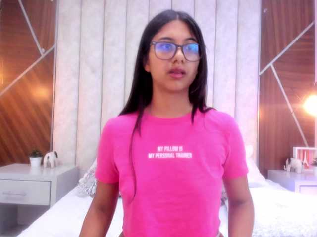 IsaSweett live webcam show