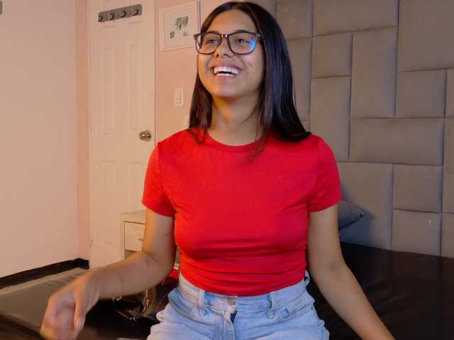 IsaSweett live cam on BongaCams
