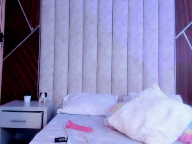 IsaSweett live webcam show