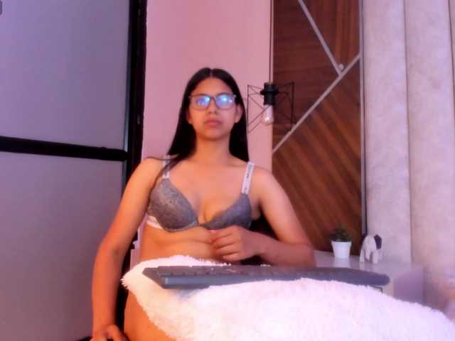 IsaSweett live cam on BongaCams