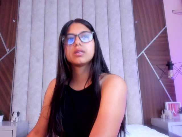 IsaSweett live webcam show
