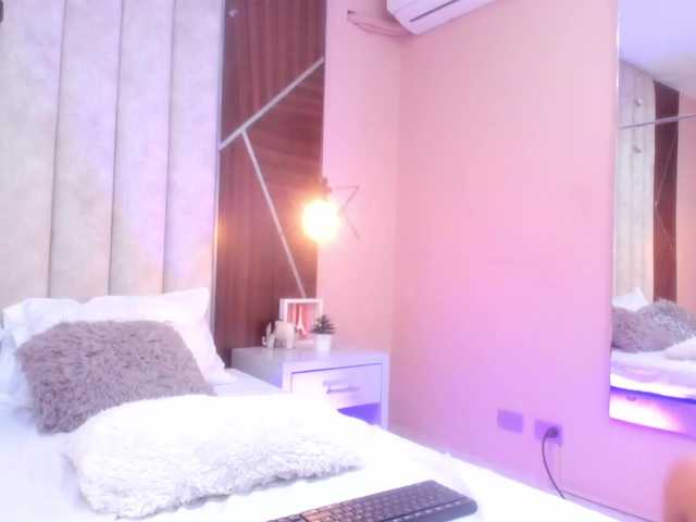 IsaSweett live webcam show