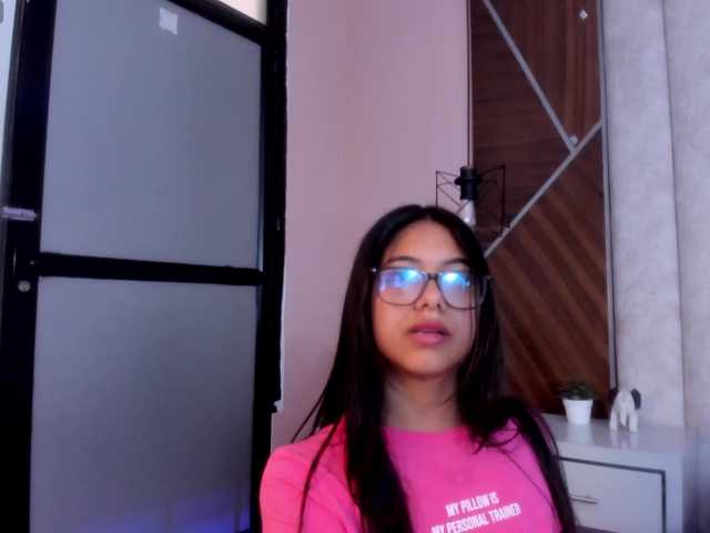 IsaSweett live webcam show