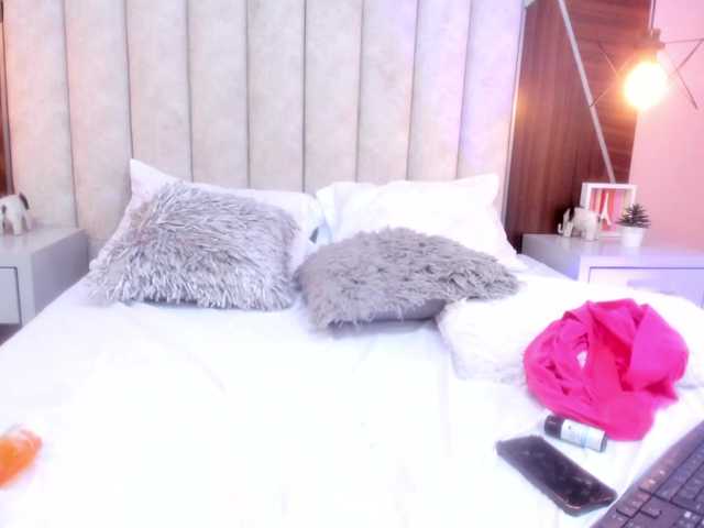 IsaSweett live webcam show