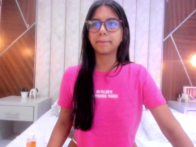 IsaSweett live webcam show