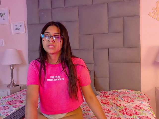 IsaSweett live cam on BongaCams