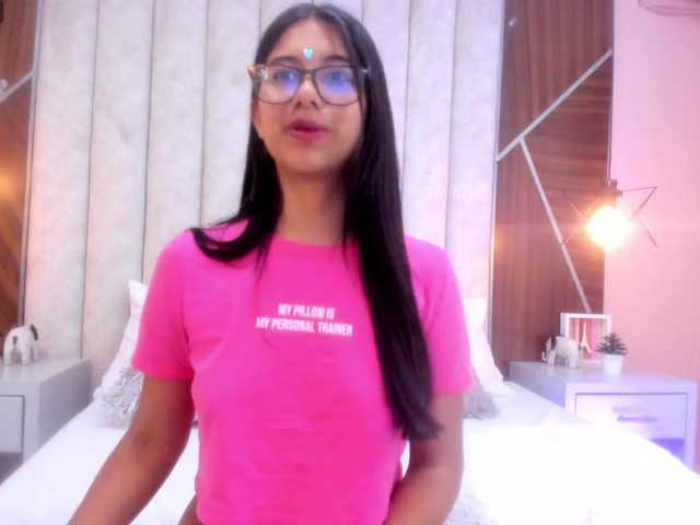 IsaSweett live webcam show