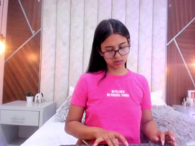 IsaSweett live webcam show