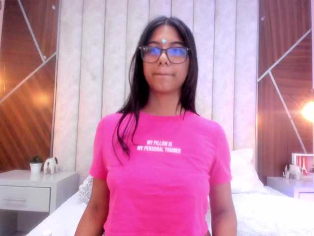 IsaSweett live webcam show