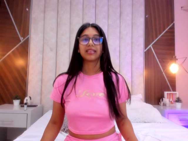 IsaSweett live webcam show