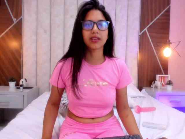 Model: IsaSweett