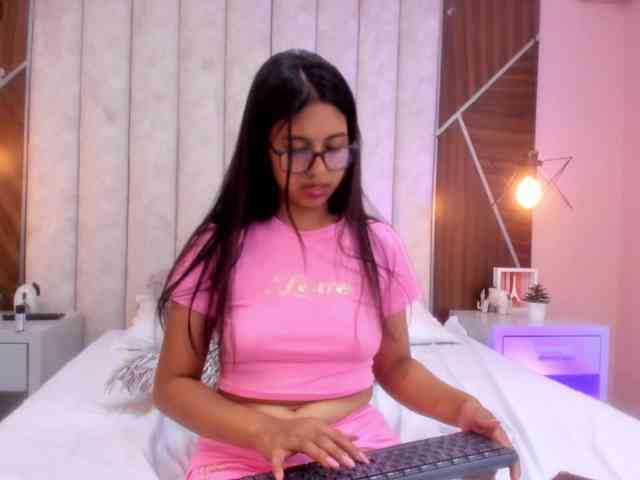 Model: IsaSweett
