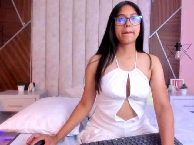 IsaSweett Live Webcam on BongaCams