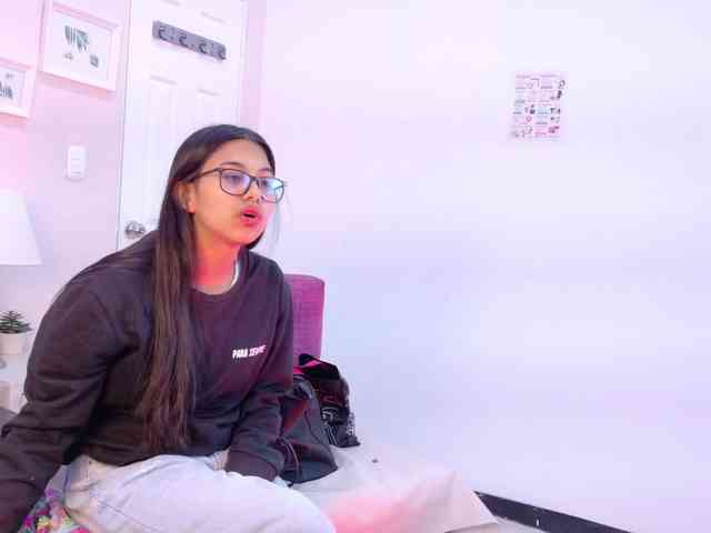 IsaSweett Live Webcam on BongaCams