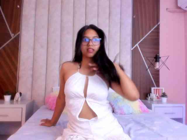 IsaSweett Live Webcam on BongaCams