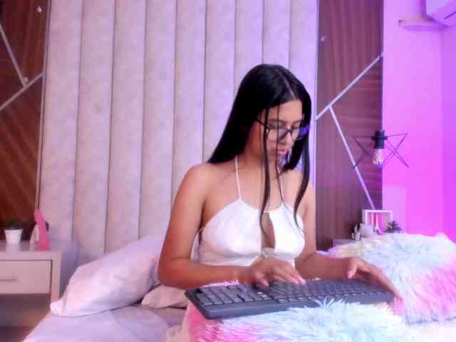IsaSweett Live Webcam on BongaCams