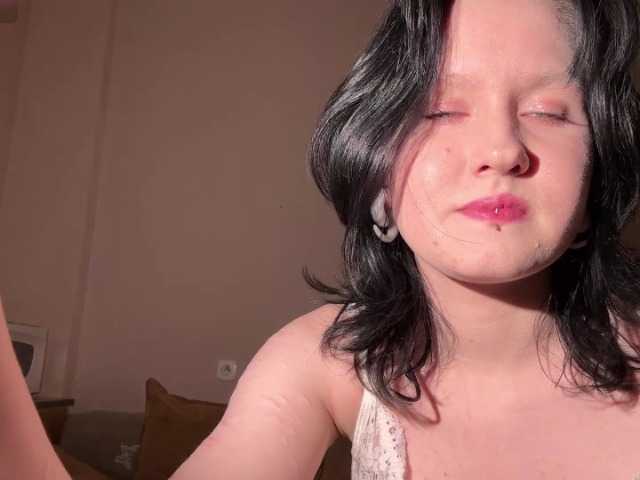 MaribelNemerofsky, en directo ahora en BongaCams