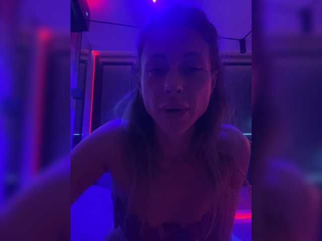EvaaLove live webcam show