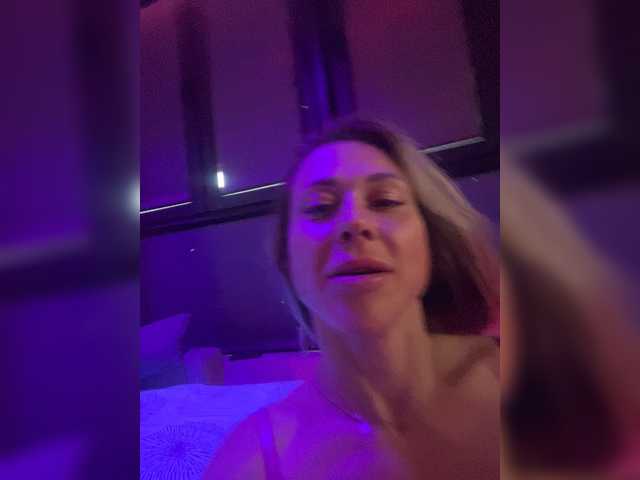EvaaLove live webcam show